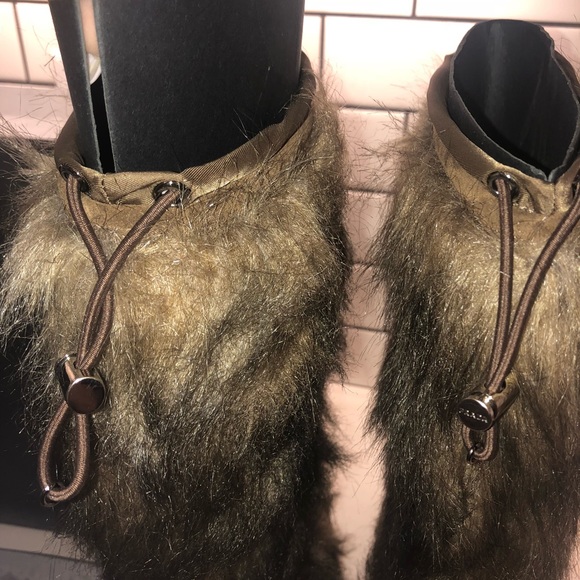 NWB Prada women’s fur boot with platform - Picture 4 of 8